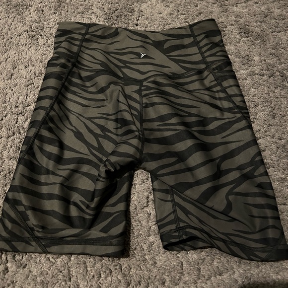 L Zebra Printed Bike Shorts - Picture 2 of 2